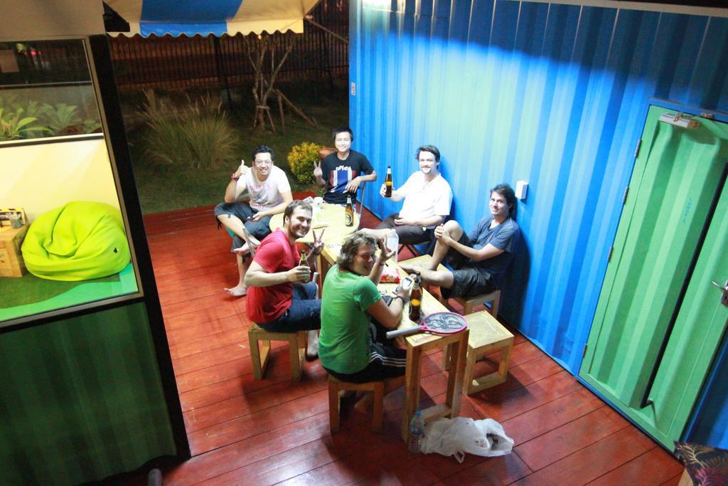 Wh Hostel Bangkok Exterior foto